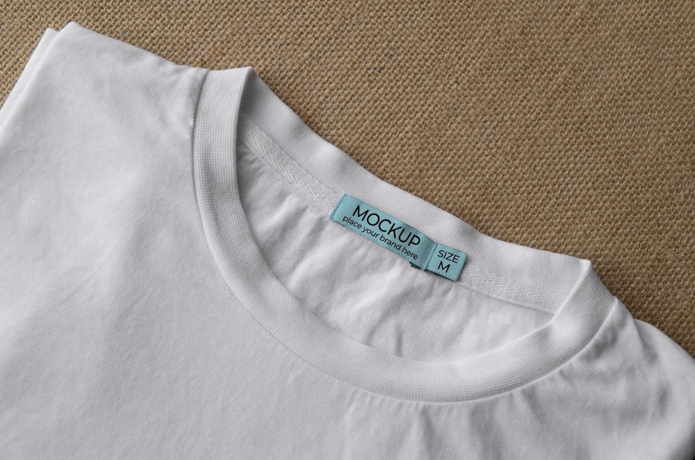 free t-shirt label mockup